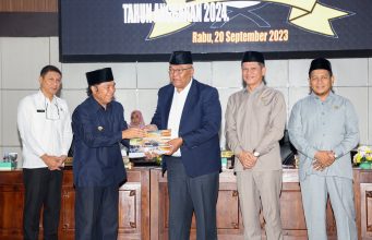 Pj Gubernur Banten Al Muktabar Sampaikan Jawaban Atas Tanggapan Fraksi Terhadap Pengantar Raperda Perubahan APBD TA 2023