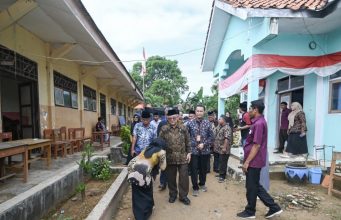 Menteri Mu`ti Kunjungi SD Negeri Kajuanak 4 di Bangkalan, Kepsek Ungkap Seperti Dapat Kado yang Sangat Indah