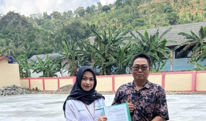 PLN Indonesia Power UBP Banten 1 Suralaya Tata Halaman SDN Tamansari V dengan Pemanfaatan FABA