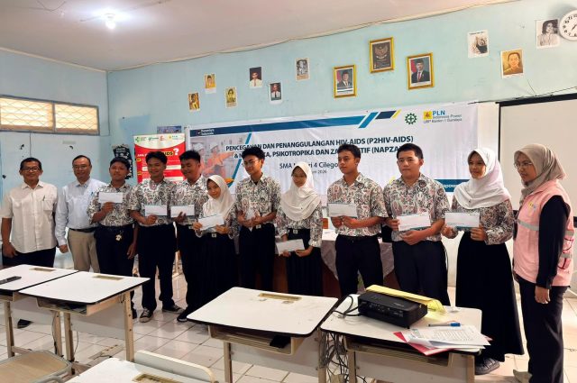 PLN Indonesia Power UBP Banten 1 Suralaya Salurkan Beasiswa Prestasi untuk Siswa SMA Negeri 4 Kota Cilegon