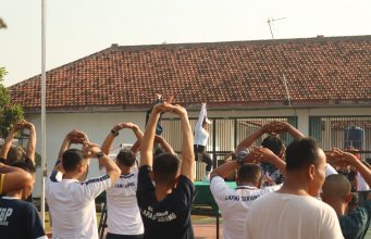 Jaga Kebugaran, Warga Binaan Lapas Serang Rutin Senam Bersama