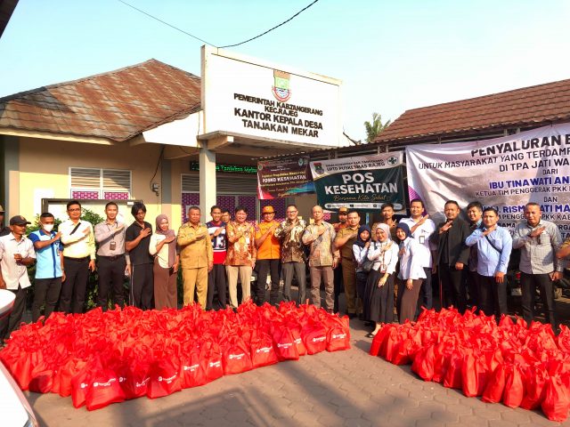 Bank Banten Salurkan Bantuan bagi Pihak Terdampak Kebakaran TPA Jatiwaringin di Kabupaten Tangerang