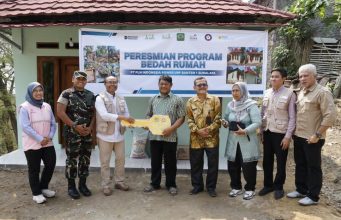 PLN Indonesia Power UBP Banten 1 Suralaya Bersama Kodim Cilegon Wujudkan Rumah Layak untuk Warga Cibeber