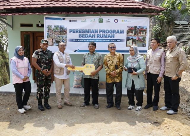 PLN Indonesia Power UBP Banten 1 Suralaya Bersama Kodim Cilegon Wujudkan Rumah Layak untuk Warga Cibeber