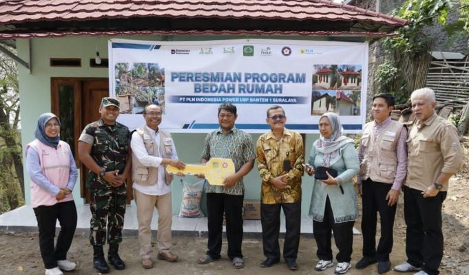 PLN Indonesia Power UBP Banten 1 Suralaya Bersama Kodim Cilegon Wujudkan Rumah Layak untuk Warga Cibeber