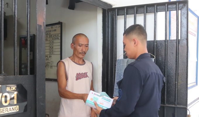 Antisipasi Abu Vulkanik, Lapas Serang Bagikan Masker kepada Warga Binaan