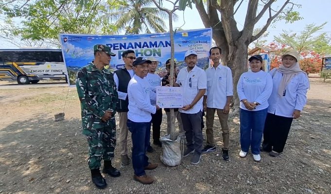 PLN Indonesia Power UBP Cilegon Tanam 100 Pohon, Tebar 6.000 Bibit Lele di Desa Margagiri Kabupaten Serang