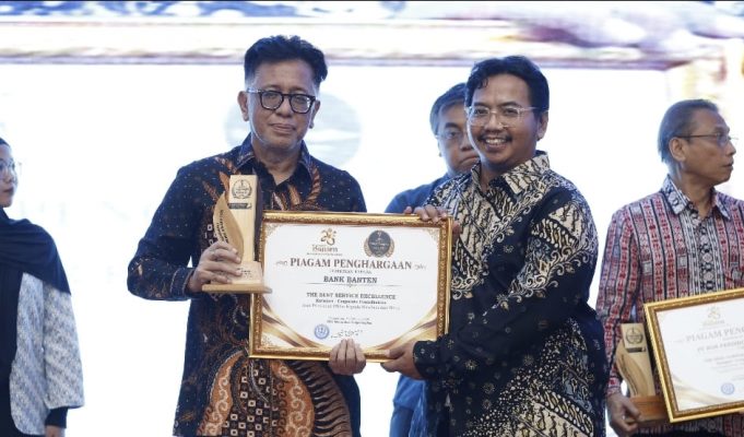 Konsisten Berikan Pelayanan Prima, Bank Banten Raih Penghargaan The Best Service Excellence