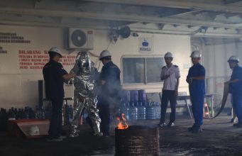 Tingkatkan Standar Keselamatan Pelayaran, KSOP Banten Pantau Latihan Darurat KMP Tranship 1